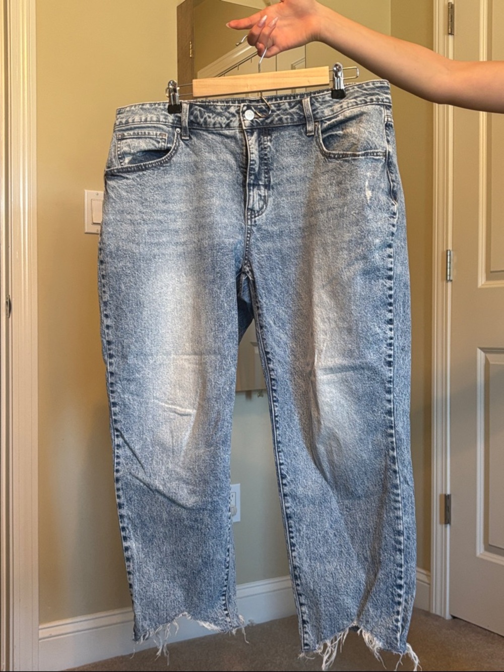 Time and Tru Light Wash Cropped Ankle Jeans